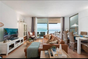 CAS CARBON3R-Stunning ground floor in front of the sea